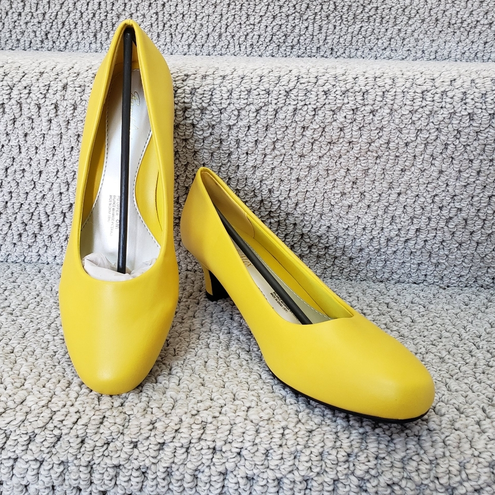 Women's pumps, size 8, by Angel Flex